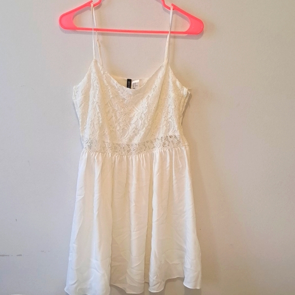 H&M Dresses & Skirts - H&M lace dress